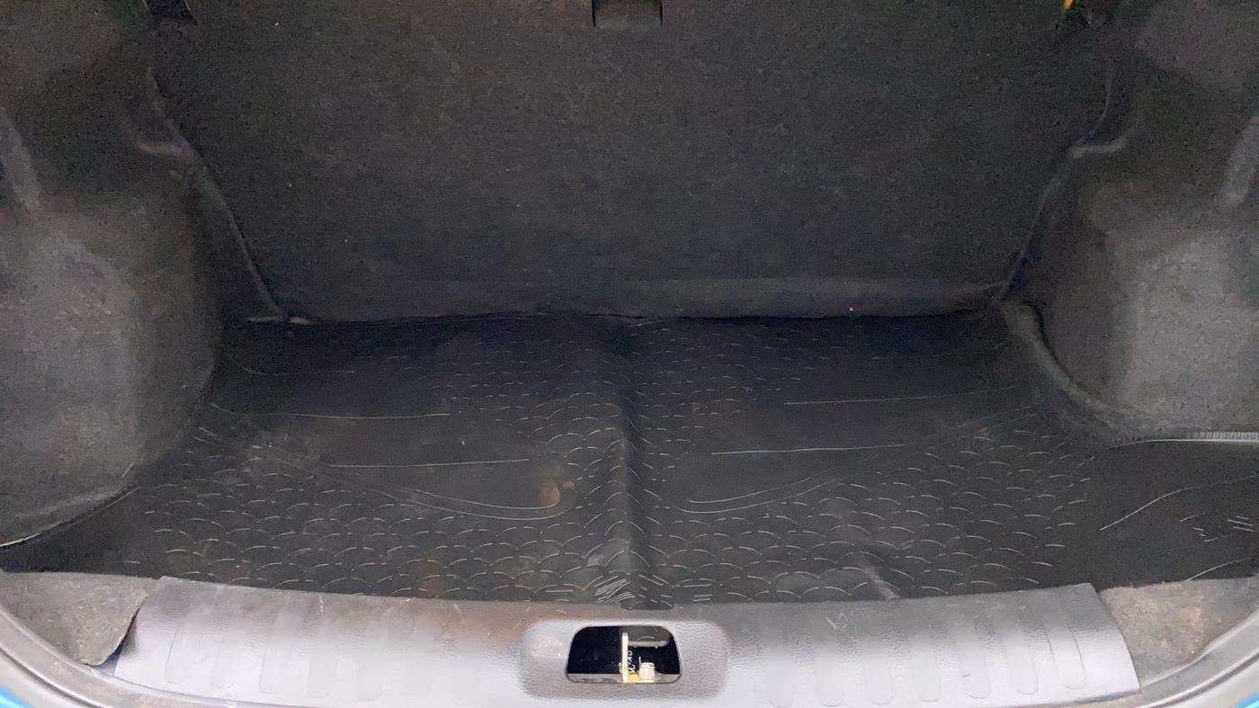 2015 Maruti Swift Dzire ZXI, Petrol, Manual, 25,170 km, Boot Inside