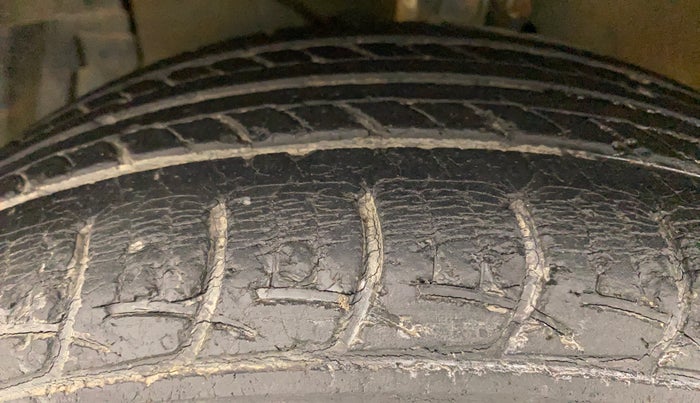 2015 Maruti Swift Dzire ZXI, Petrol, Manual, 25,170 km, Left Front Tyre Tread
