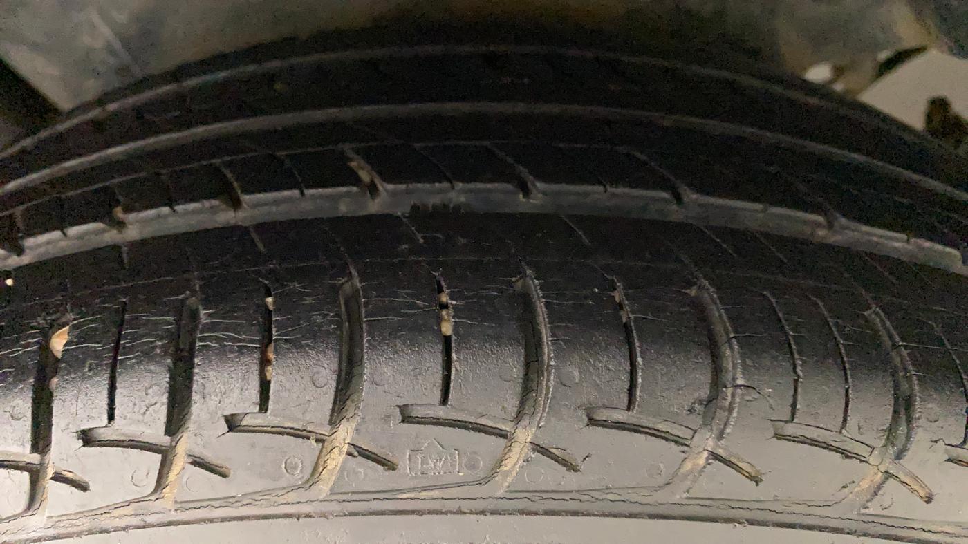 2015 Maruti Swift Dzire ZXI, Petrol, Manual, 25,170 km, Right Rear Tyre Tread