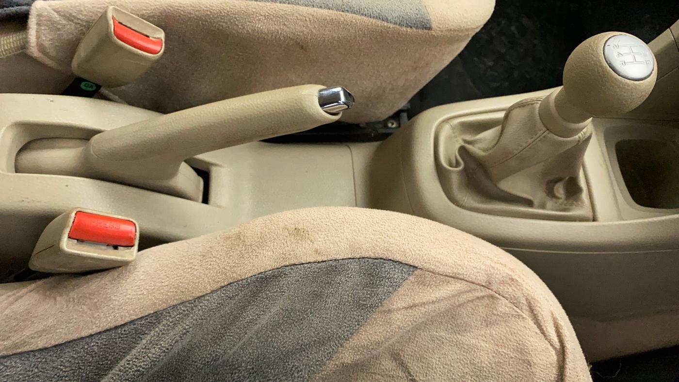 2015 Maruti Swift Dzire ZXI, Petrol, Manual, 25,170 km, Gear Lever