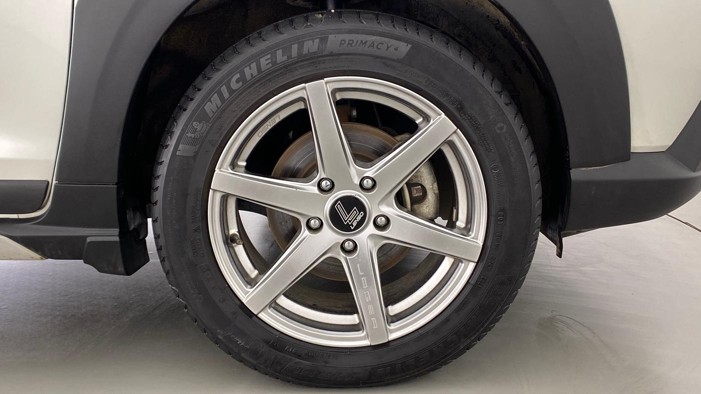 2020 Maruti XL6 ZETA SHVS, Petrol, Manual, 7,827 km, Right Front Wheel