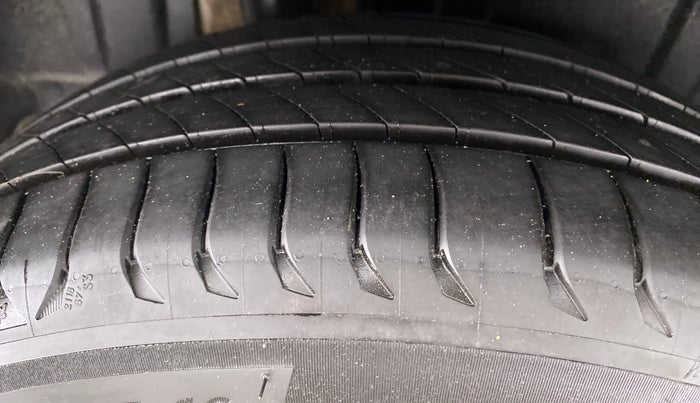 2020 Maruti XL6 ZETA SHVS, Petrol, Manual, 7,827 km, Right Rear Tyre Tread