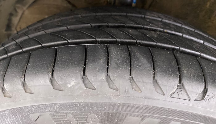 2020 Maruti XL6 ZETA SHVS, Petrol, Manual, 7,827 km, Left Front Tyre Tread