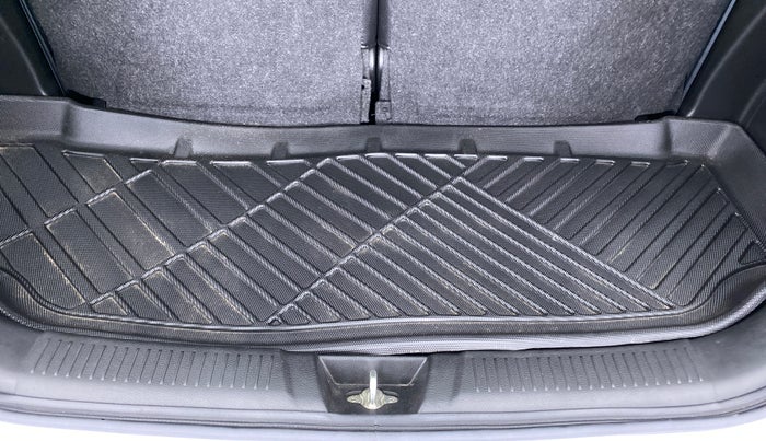 2020 Maruti XL6 ZETA SHVS, Petrol, Manual, 7,827 km, Boot Inside