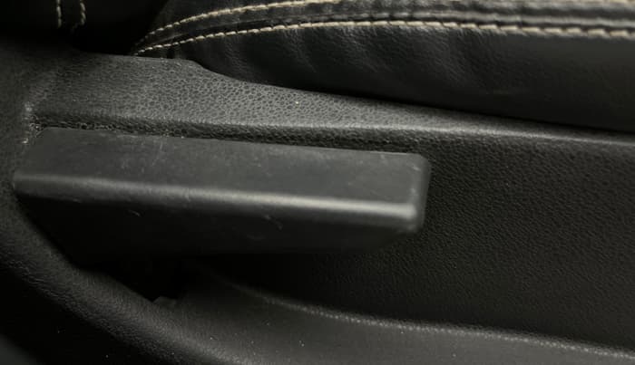 2019 Tata NEXON XM PETROL, Petrol, Manual, 69,039 km, Driver Side Adjustment Panel