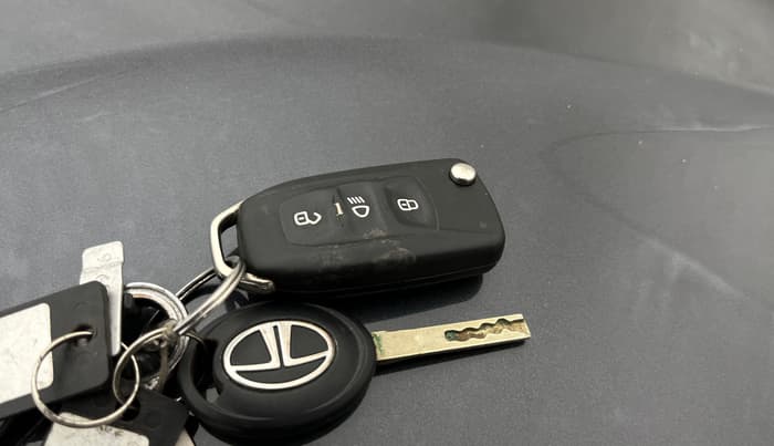 2019 Tata NEXON XM PETROL, Petrol, Manual, 69,039 km, Key Close Up