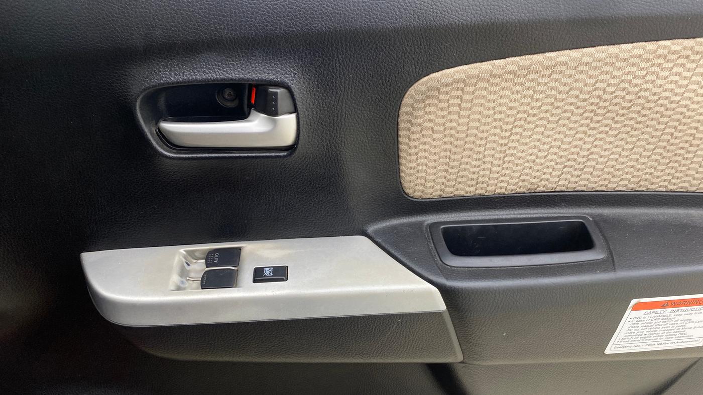 2018 Maruti Wagon R 1.0 LXI CNG, CNG, Manual, 65,863 km, Driver Side Door Panels Control