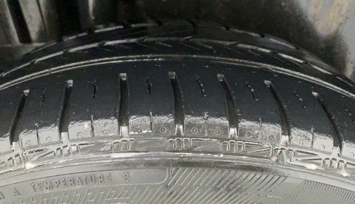 2012 Maruti Swift ZXI, Petrol, Manual, 47,360 km, Right Rear Tyre Tread