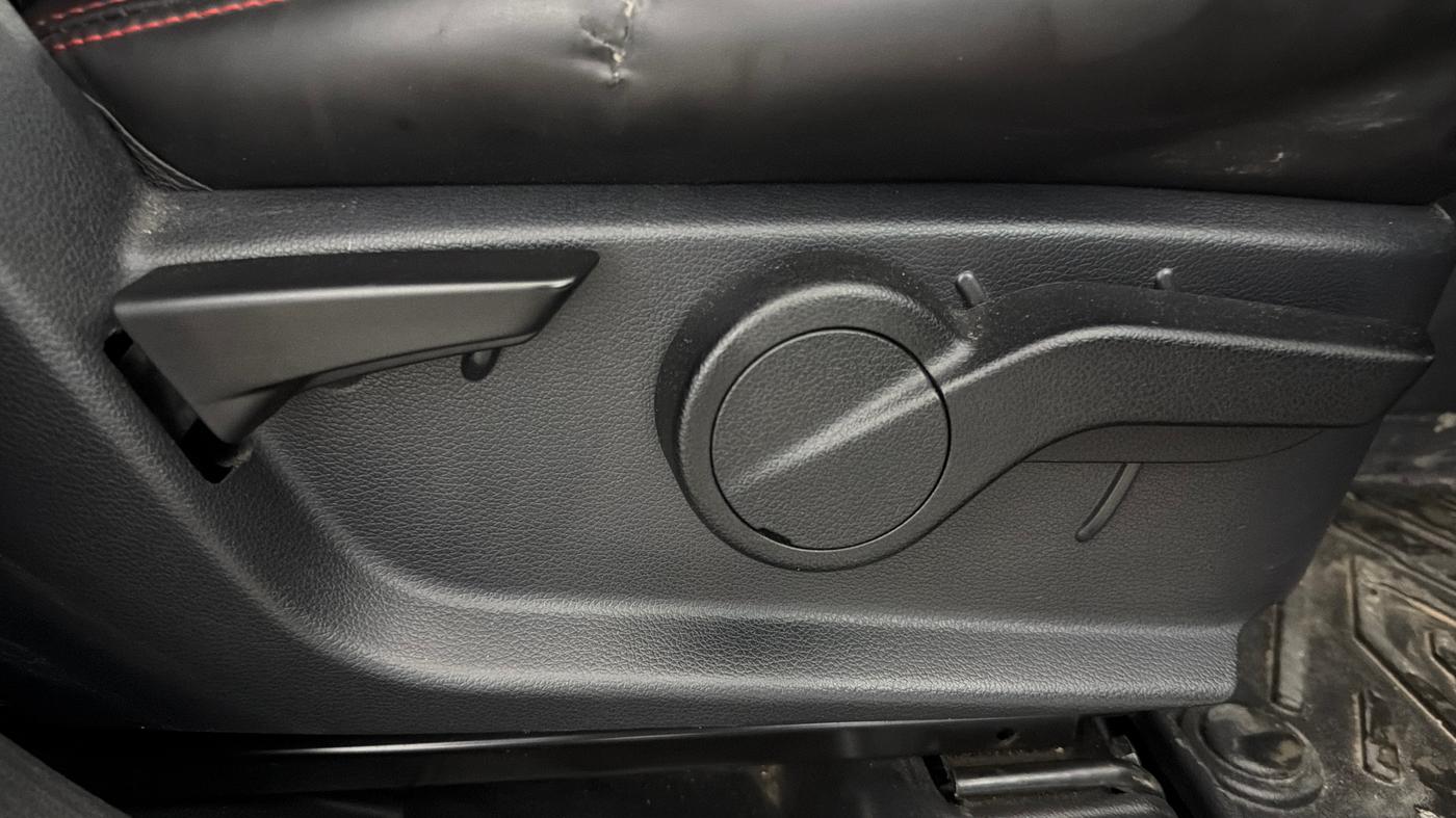 2021 Mahindra Thar LX PETROL HT 4WD AT, Petrol, Automatic, 36,568 km, Driver Side Adjustment Panel