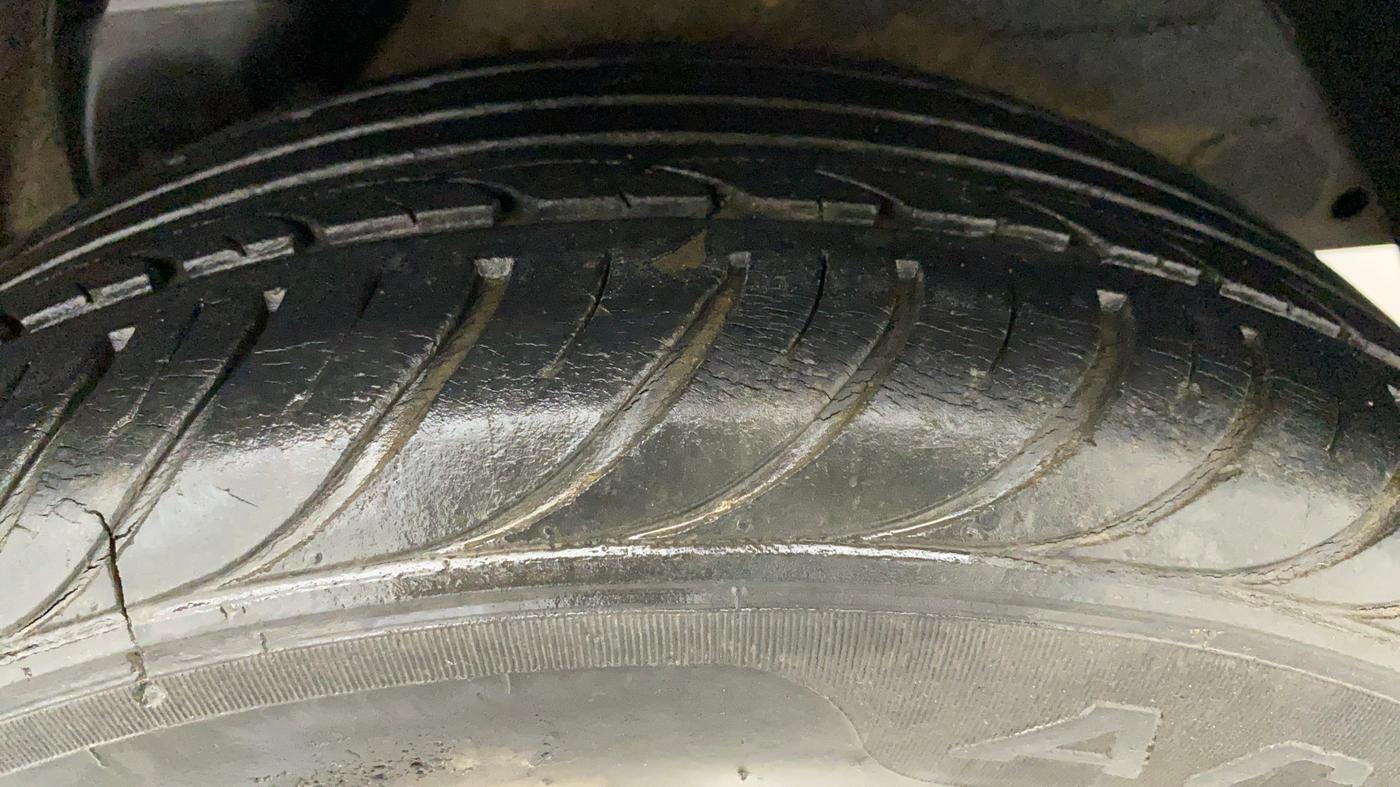 2011 Hyundai i20 ASTA 1.4 AT, Petrol, Automatic, 38,395 km, Left Rear Tyre Tread