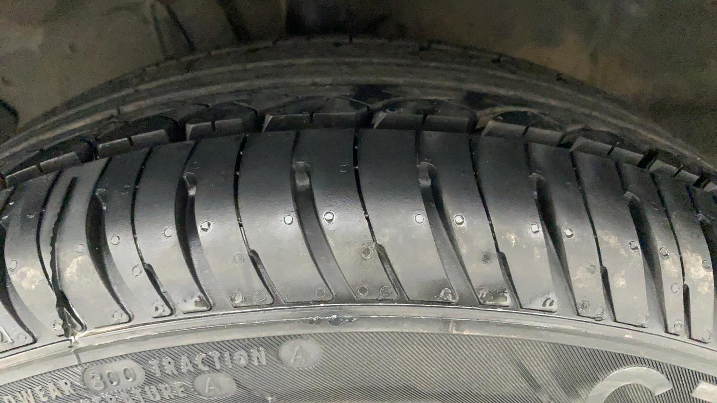2011 Hyundai i20 ASTA 1.4 AT, Petrol, Automatic, 38,395 km, Left Front Tyre Tread