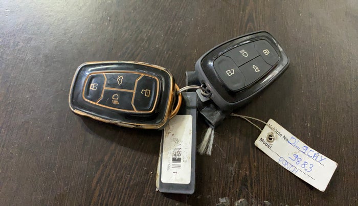 2022 Tata PUNCH ACCOMPLISHED MT, Petrol, Manual, 11,764 km, Key Close Up