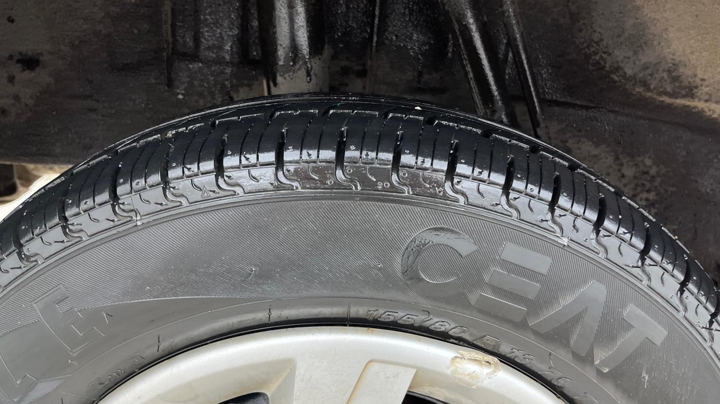 2017 Renault Kwid RXT 1.0 AMT, Petrol, Automatic, 43,434 km, Right Rear Tyre Tread