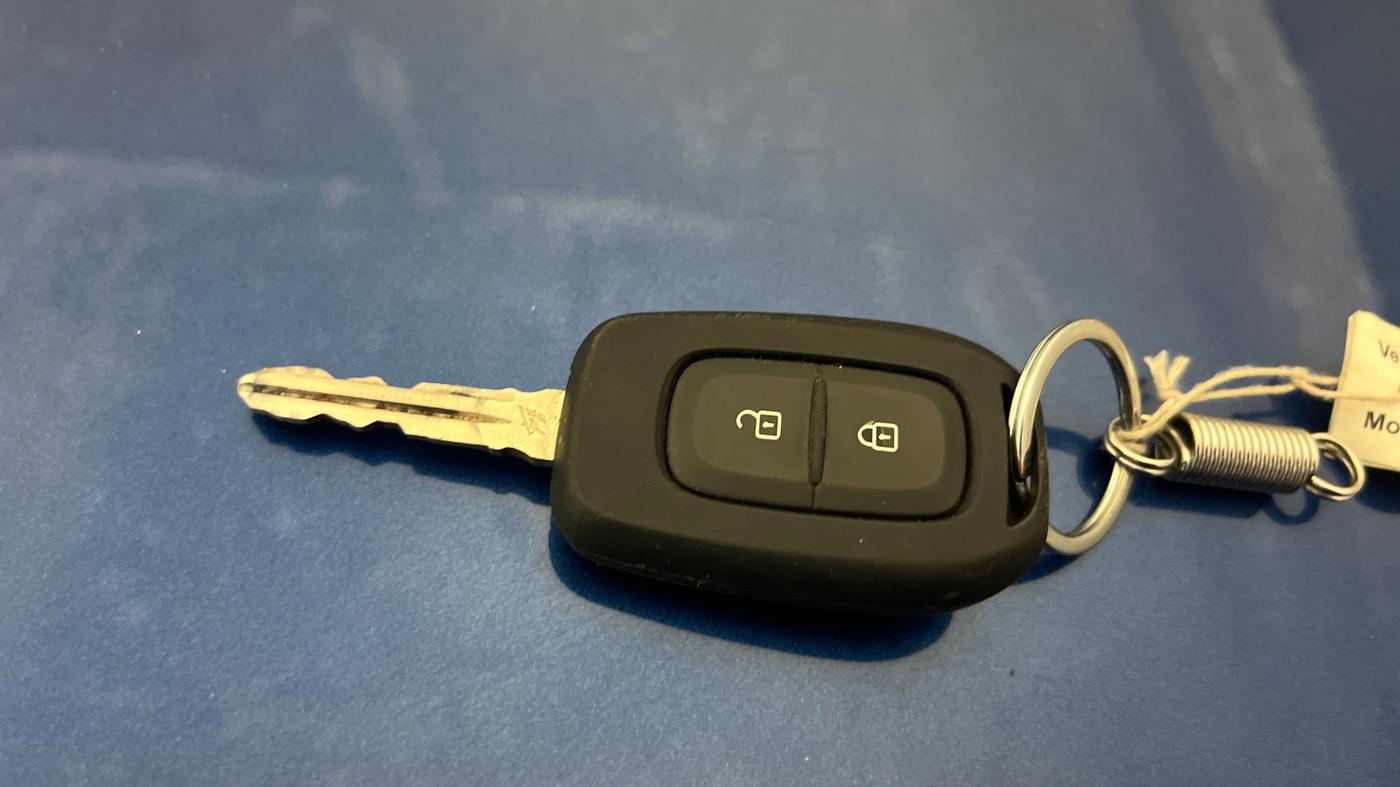 2023 Renault TRIBER RXL MT, Petrol, Manual, 3,942 km, Key Close Up