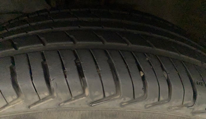 2020 Maruti New Wagon-R LXI CNG 1.0, CNG, Manual, 13,043 km, Right Front Tyre Tread