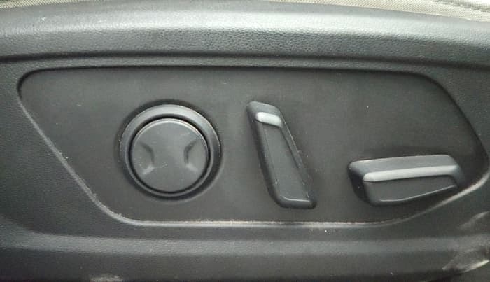 2024 Hyundai Tucson SIGNATURE 2.0 AT PETROL, Petrol, Automatic, 31,495 km, Driver Side Adjustment Panel