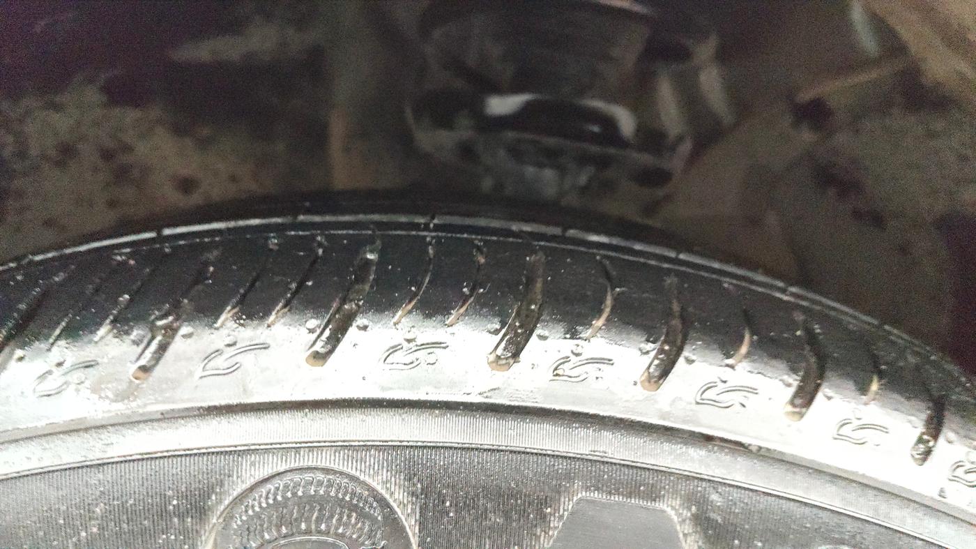 2024 Hyundai Tucson SIGNATURE 2.0 AT PETROL, Petrol, Automatic, 31,495 km, Left Front Tyre Tread