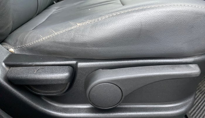2013 Hyundai i20 ASTA 1.2, Petrol, Manual, 26,128 km, Driver Side Adjustment Panel