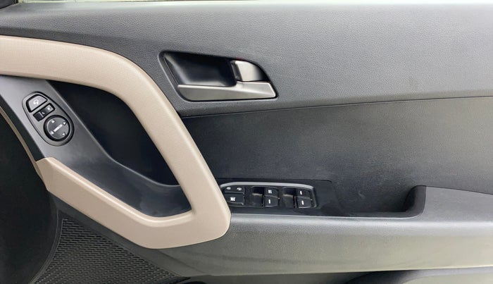 2017 Hyundai Creta SX PLUS AT 1.6 PETROL, Petrol, Automatic, 54,240 km, Driver Side Door Panels Control