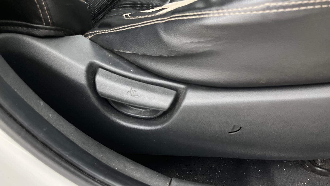 2017 Hyundai Grand i10 MAGNA 1.2 KAPPA VTVT, Petrol, Manual, 67,470 km, Driver Side Adjustment Panel