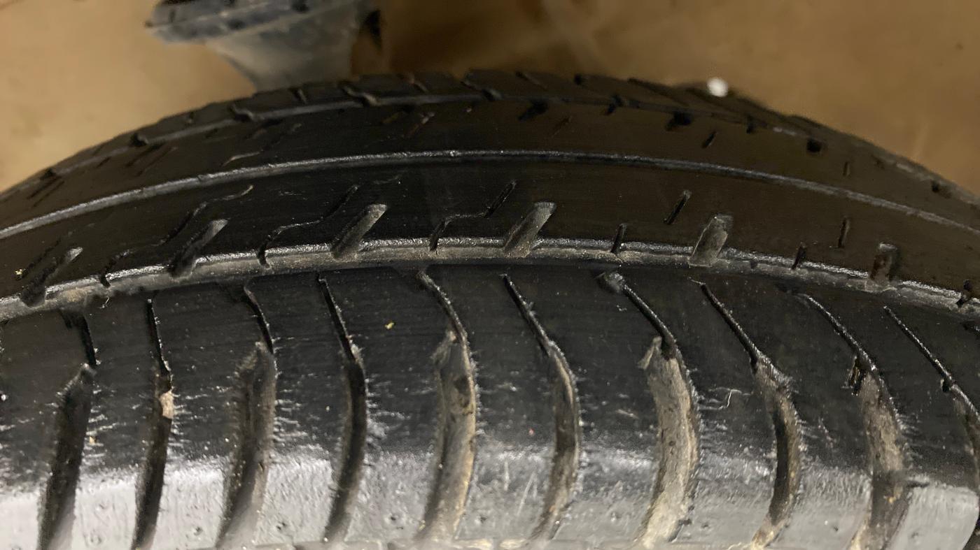 2017 Maruti Alto K10 VXI P, Petrol, Manual, 41,909 km, Left Front Tyre Tread