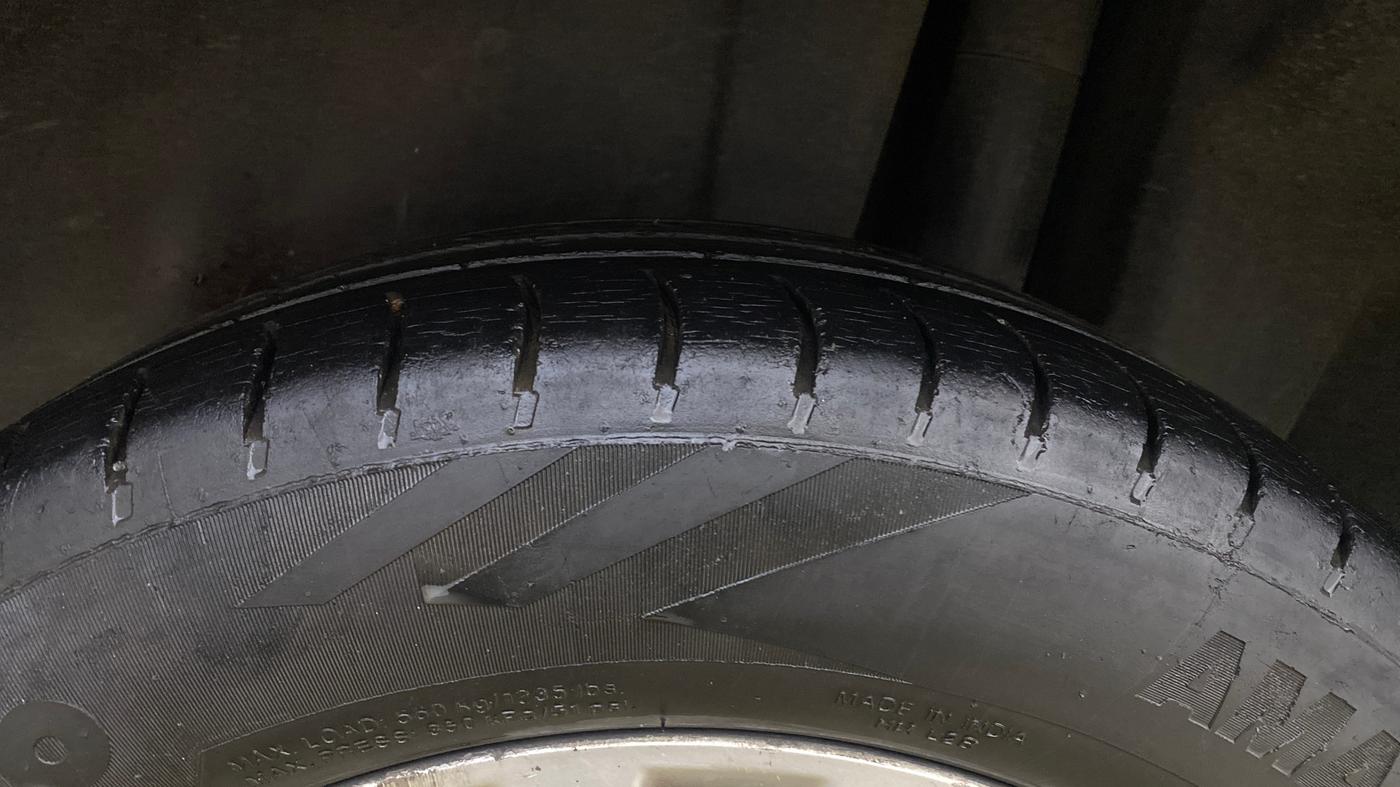 2015 Maruti Ciaz ZXI, Petrol, Manual, 1,02,616 km, Left Rear Tyre Tread