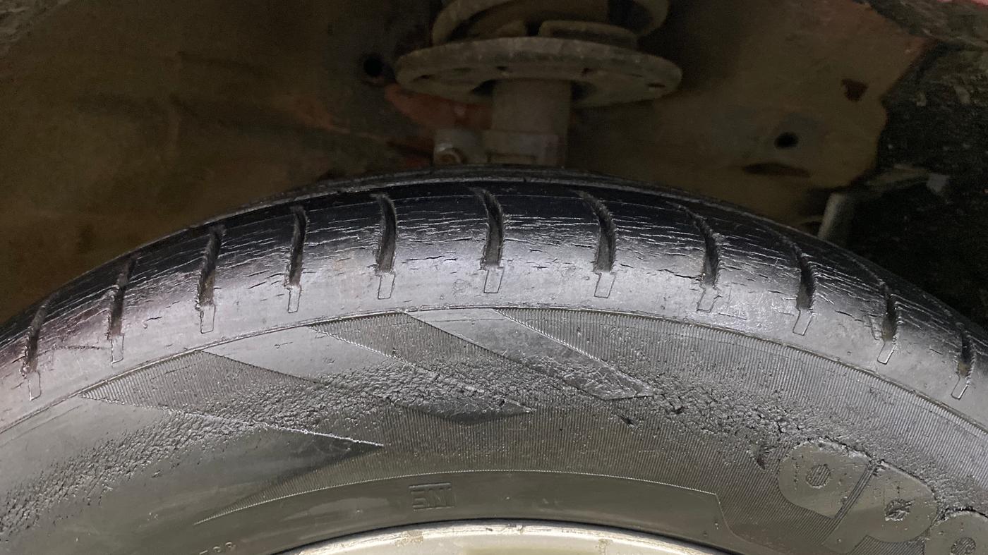2015 Maruti Ciaz ZXI, Petrol, Manual, 1,02,616 km, Right Front Tyre Tread