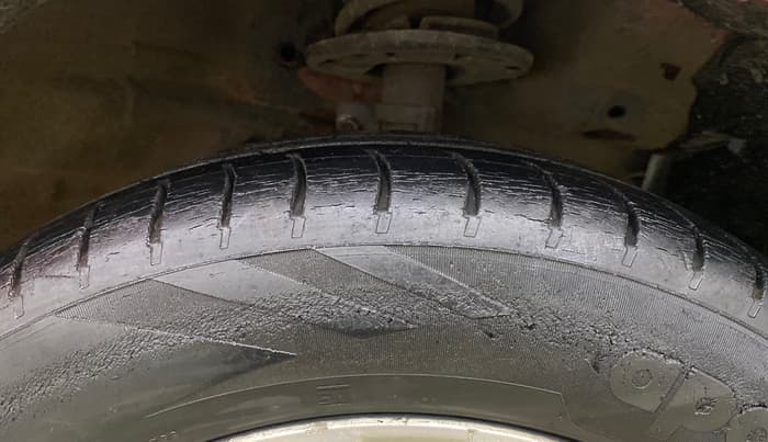 2015 Maruti Ciaz ZXI, Petrol, Manual, 1,02,616 km, Right Front Tyre Tread
