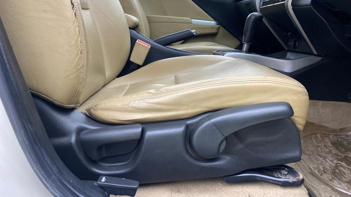 2015 Honda City 1.5L I-VTEC VX CVT, Petrol, Automatic, 1,04,375 km, Driver Side Adjustment Panel