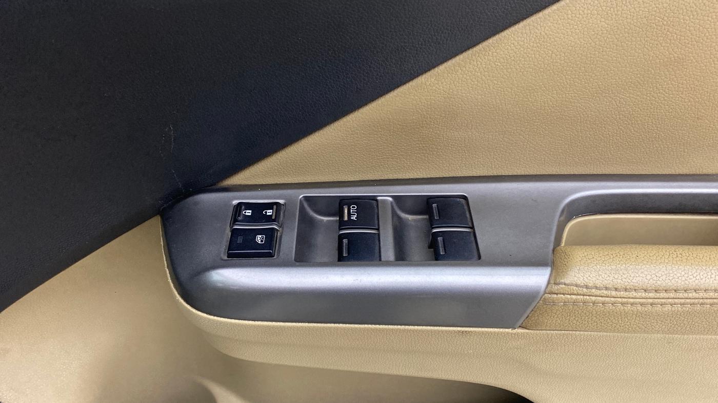 2015 Honda City 1.5L I-VTEC VX CVT, Petrol, Automatic, 1,04,375 km, Driver Side Door Panels Control