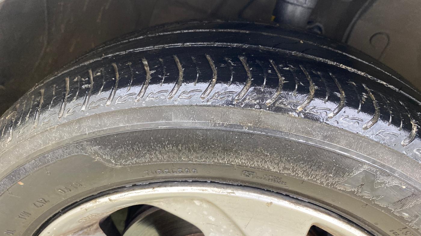 2015 Honda City 1.5L I-VTEC VX CVT, Petrol, Automatic, 1,04,375 km, Right Front Tyre Tread