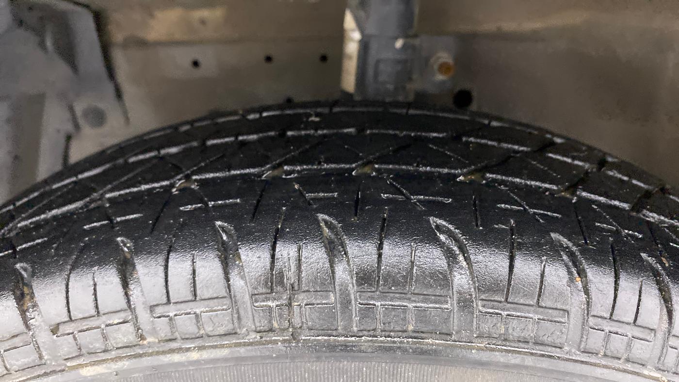 2016 Maruti Swift VXI, Petrol, Manual, 1,08,781 km, Left Front Tyre Tread
