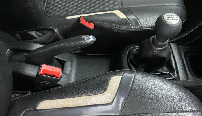 2016 Maruti Swift VXI, Petrol, Manual, 1,08,781 km, Gear Lever