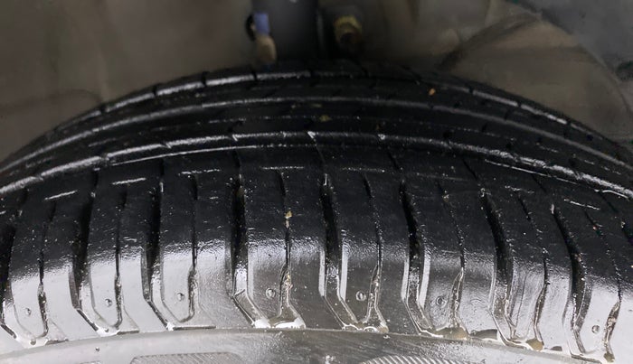 2019 Maruti XL6 ALPHA AT SHVS, Petrol, Automatic, 14,327 km, Right Front Tyre Tread