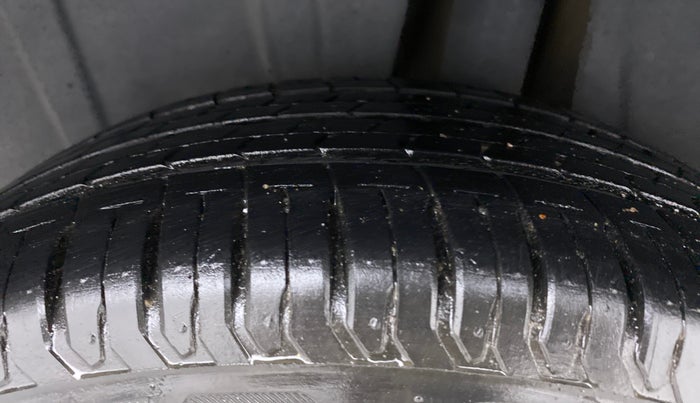 2019 Maruti XL6 ALPHA AT SHVS, Petrol, Automatic, 14,327 km, Left Rear Tyre Tread