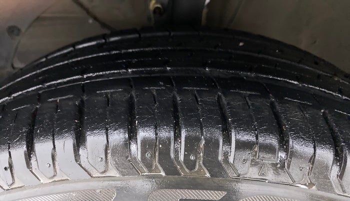 2019 Maruti XL6 ALPHA AT SHVS, Petrol, Automatic, 14,327 km, Left Front Tyre Tread