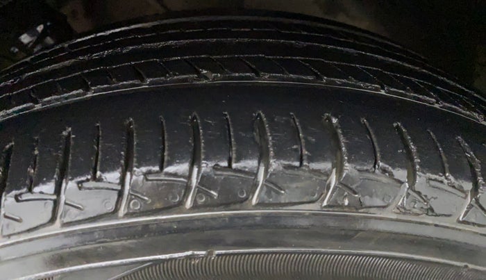 2018 Hyundai Elite i20 ASTA 1.2, CNG, Manual, 24,832 km, Left Front Tyre Tread