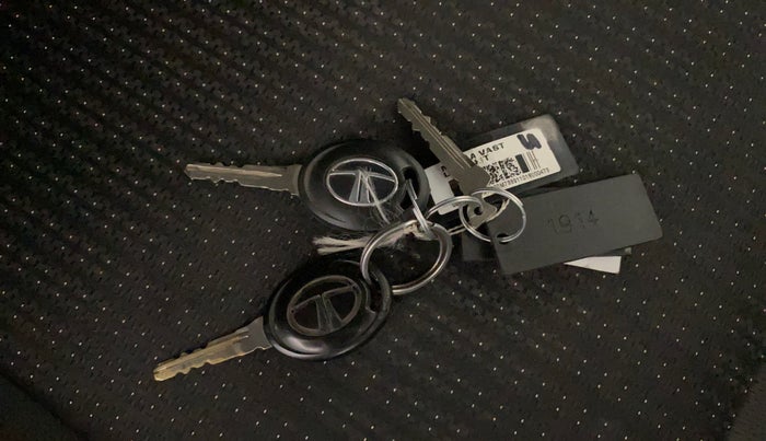 2019 Tata TIGOR XM (O) PETROL, Petrol, Manual, 43,170 km, Key Close Up