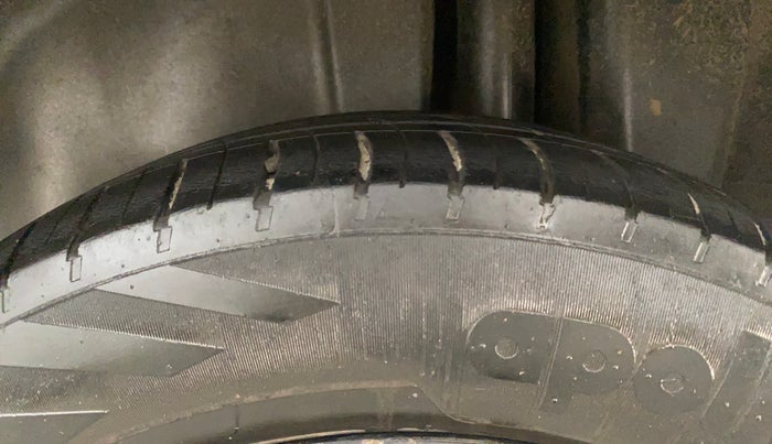 2016 Maruti Ciaz VXI, Petrol, Manual, 78,023 km, Left Front Tyre Tread