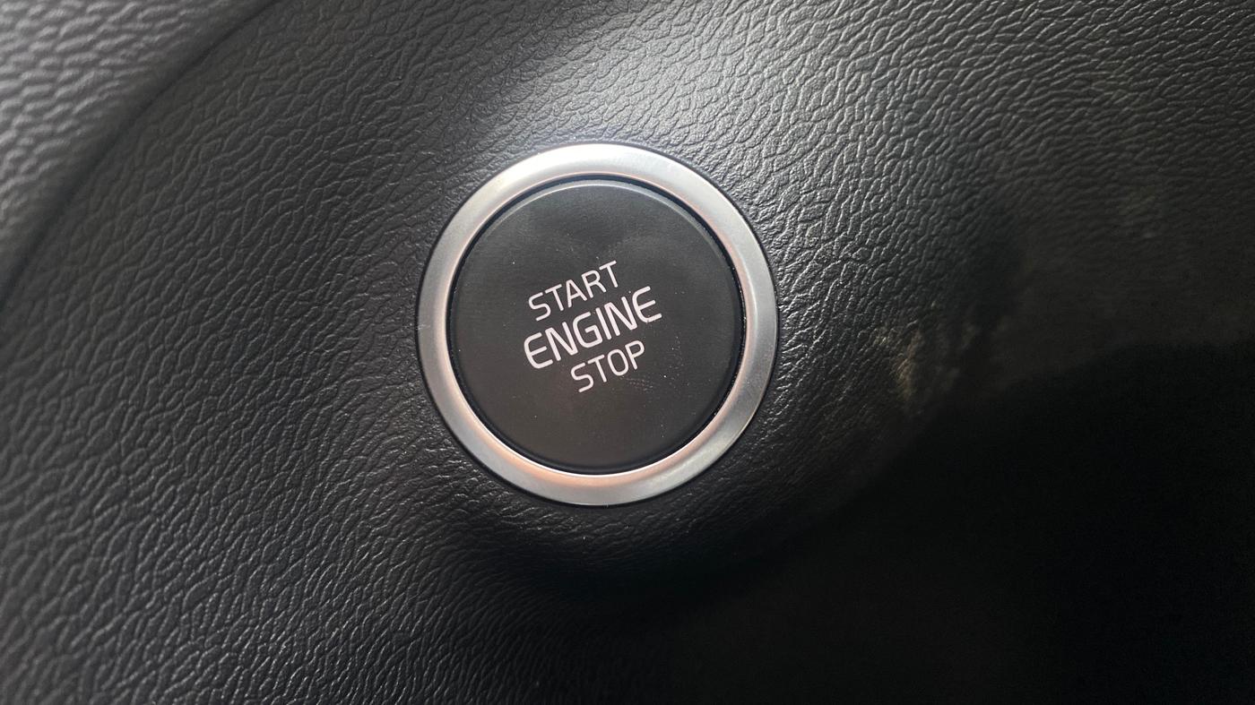 2020 Volvo XC 40 T4 R Design, Petrol, Automatic, 28,140 km, Keyless Start/ Stop Button