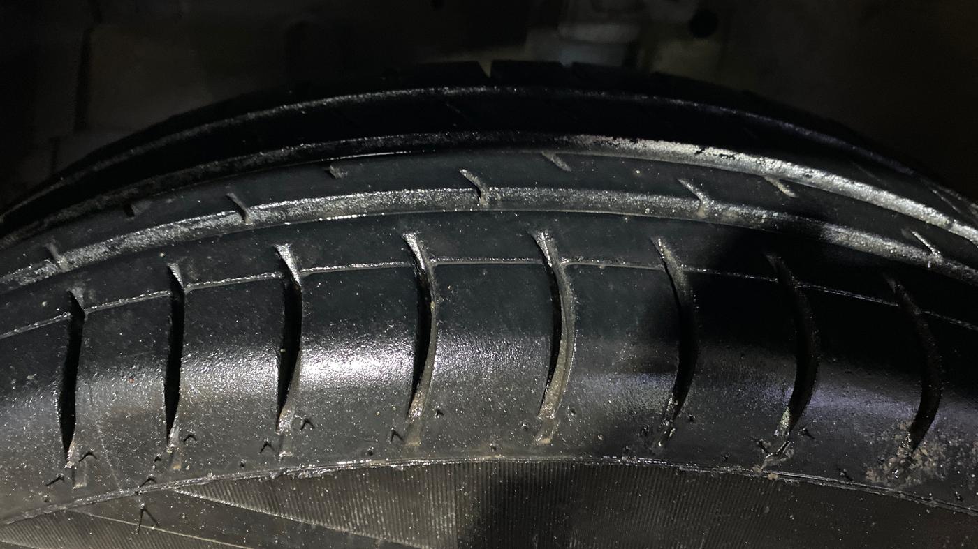 2016 Maruti Swift LXI (O), Petrol, Manual, 46,720 km, Left Front Tyre Tread
