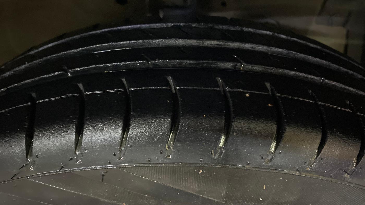 2016 Maruti Swift LXI (O), Petrol, Manual, 46,720 km, Right Front Tyre Tread