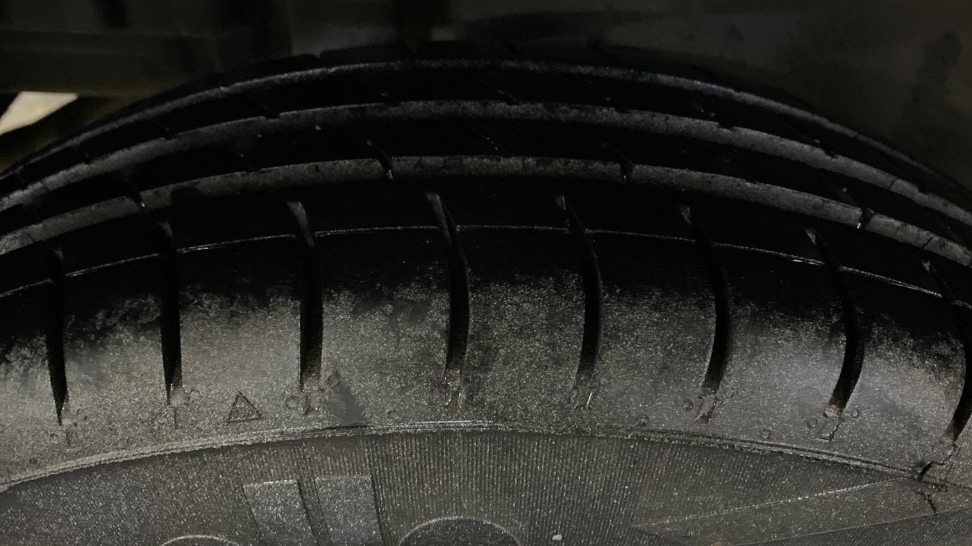 2016 Maruti Swift LXI (O), Petrol, Manual, 46,720 km, Right Rear Tyre Tread
