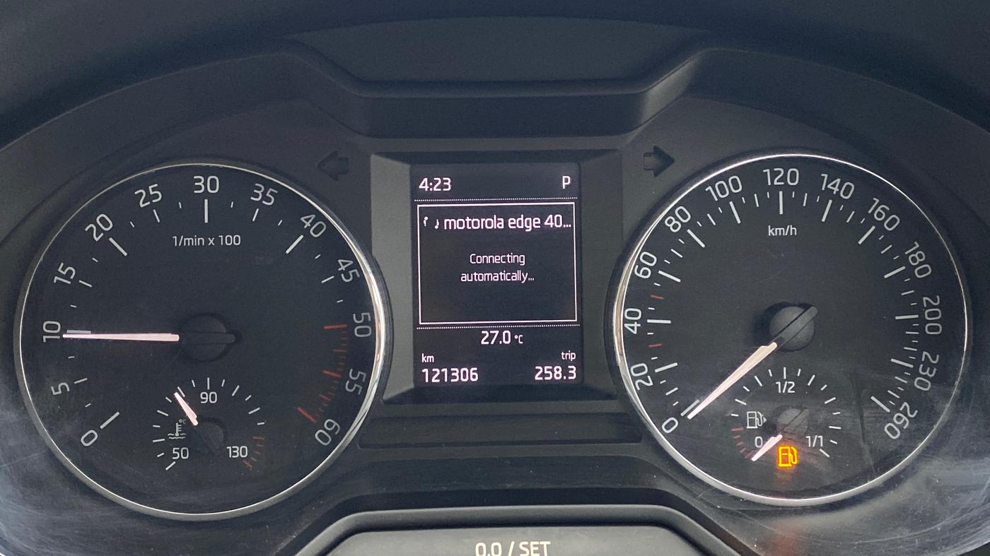 2014 Skoda Octavia AMBITION 2.0 TDI AT, Diesel, Automatic, 1,21,274 km, Odometer Image
