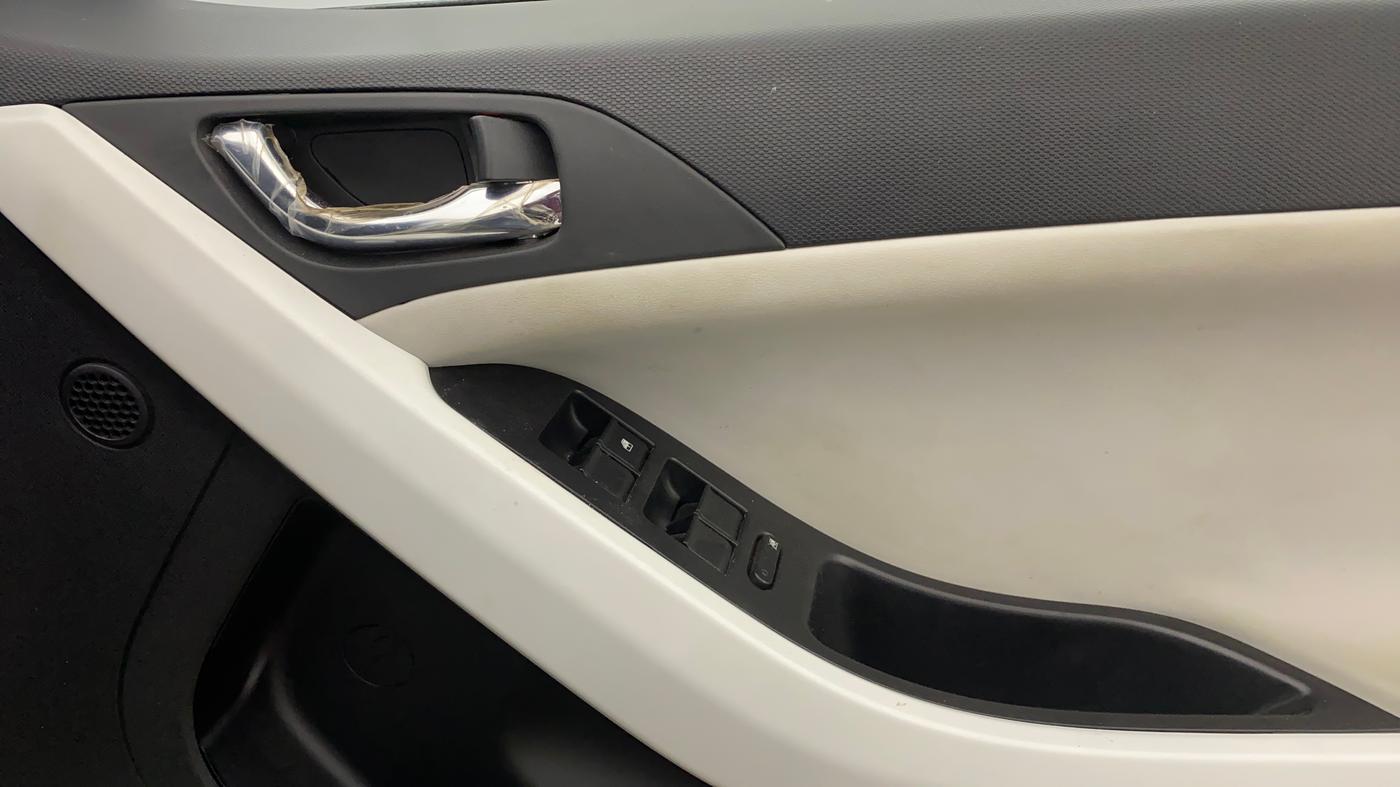 2024 Tata NEXON CREATIVE 1.2 PETROL, Petrol, Manual, 5,811 km, Driver Side Door Panels Control