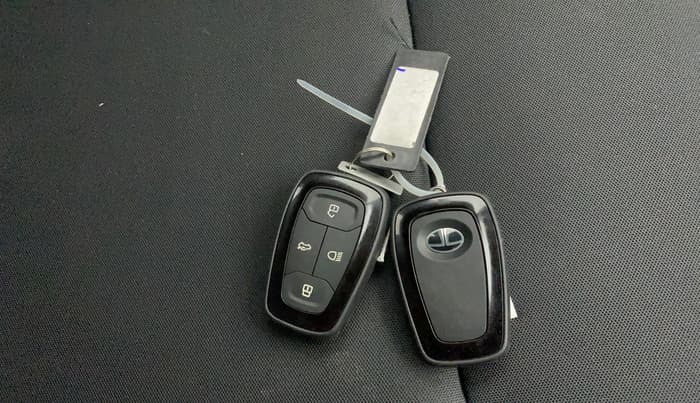 2024 Tata NEXON CREATIVE 1.2 PETROL, Petrol, Manual, 5,811 km, Key Close Up