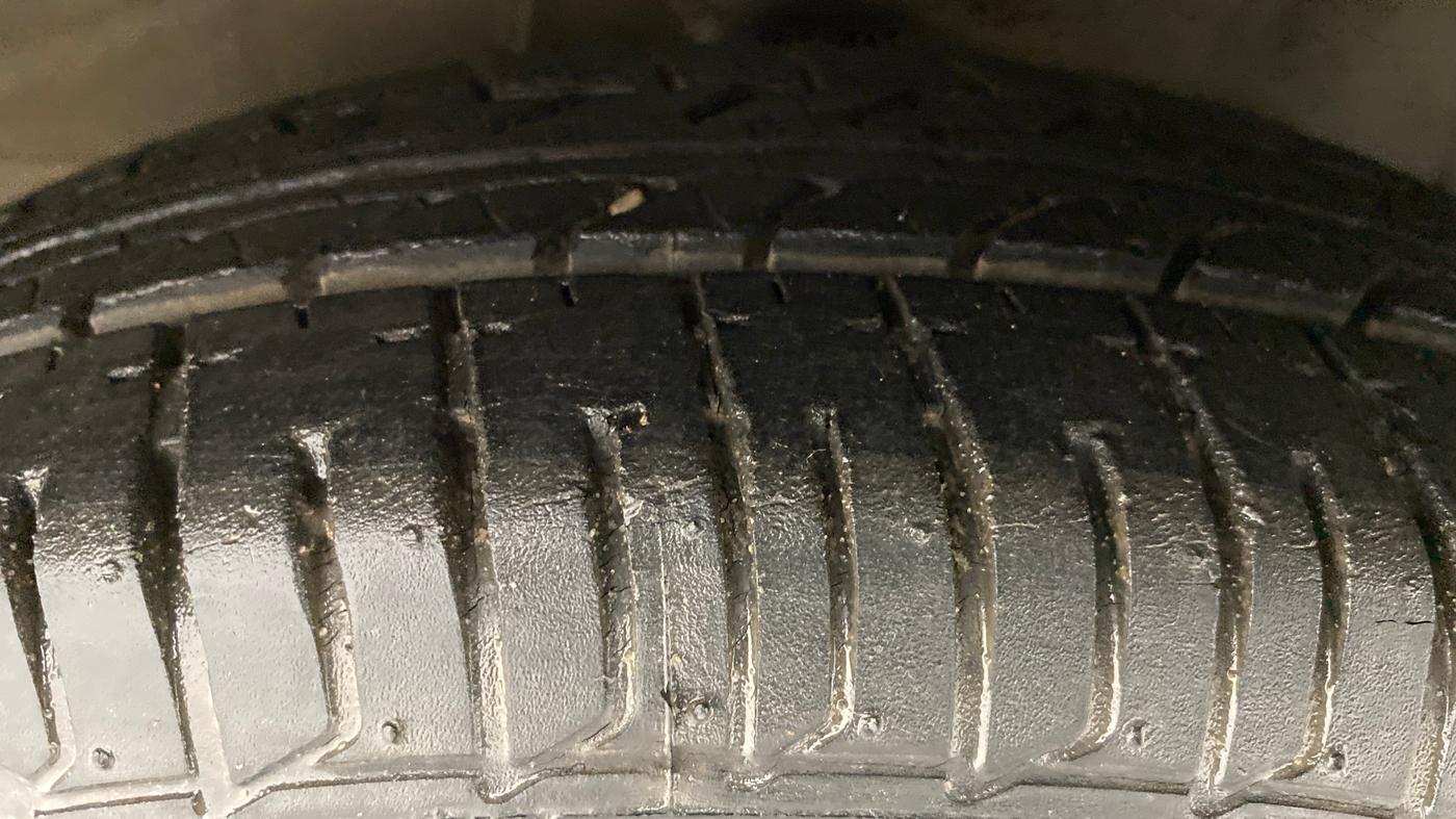 2009 Hyundai i10 MAGNA 1.2, Petrol, Manual, 50,199 km, Left Front Tyre Tread
