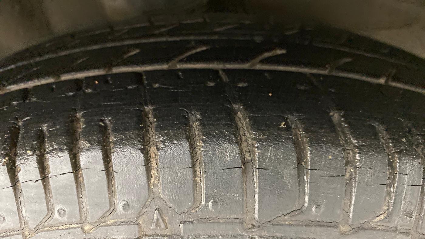 2009 Hyundai i10 MAGNA 1.2, Petrol, Manual, 50,199 km, Right Front Tyre Tread
