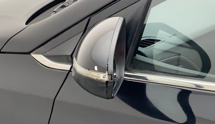 2019 Hyundai Verna 1.4 EX PETROL, Petrol, Manual, 33,547 km, Left rear-view mirror - Indicator light has minor damage