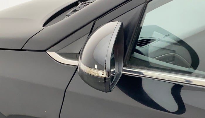 2019 Hyundai Verna 1.4 EX PETROL, Petrol, Manual, 33,547 km, Left rear-view mirror - Cover has minor damage